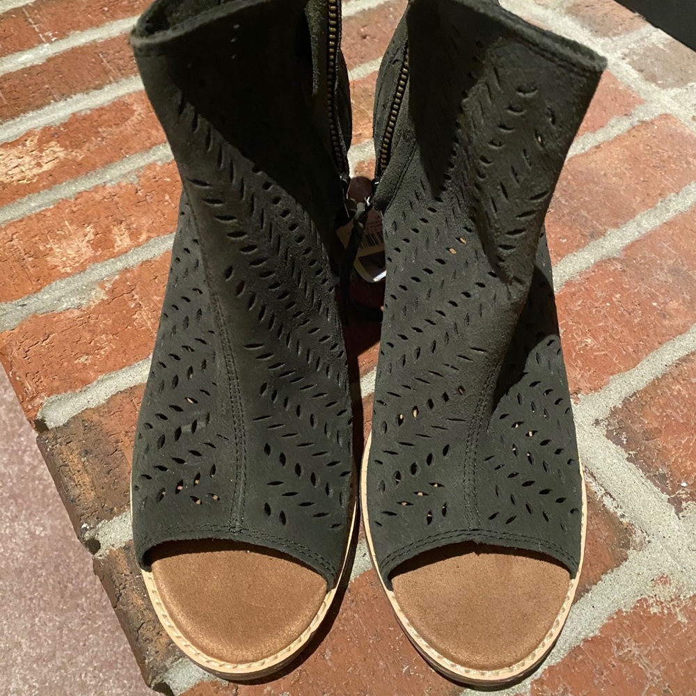 Toms block heel open toe booties